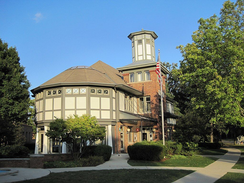 View of a pathway in uptown Lake Bluff