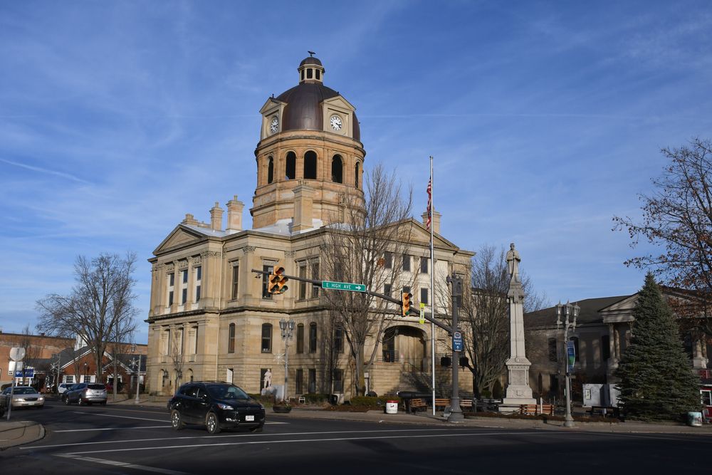 Exterior of Tuscarawas County Courthouse