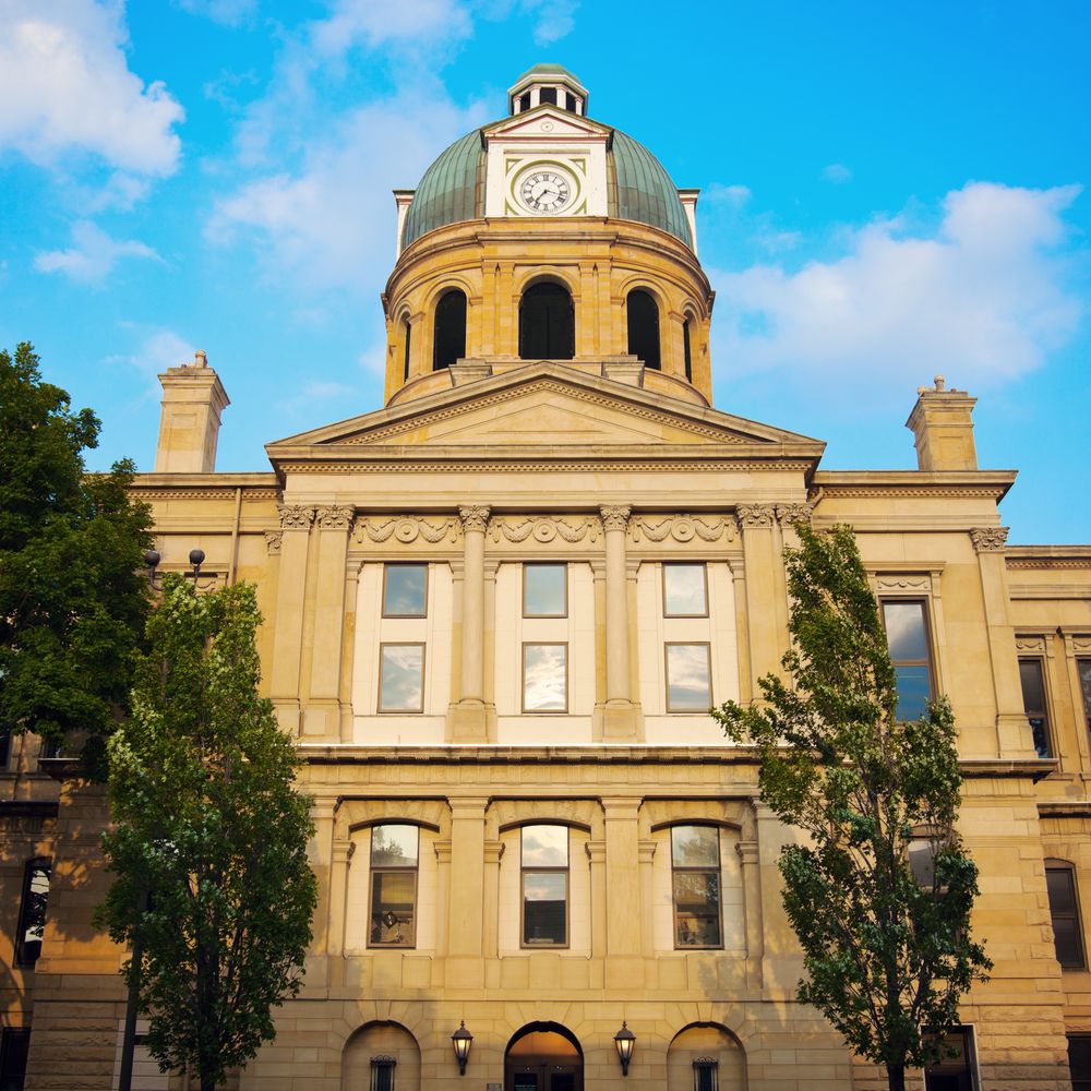 Front facade of Tuscarawas County Courthouse