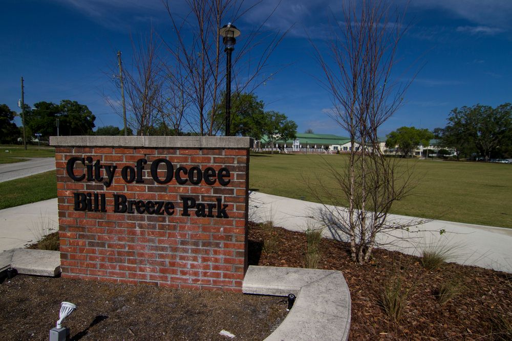 Welcome sign of Bill Breeze Park