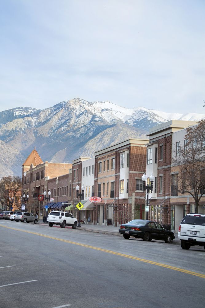 Buildings along 25th Street