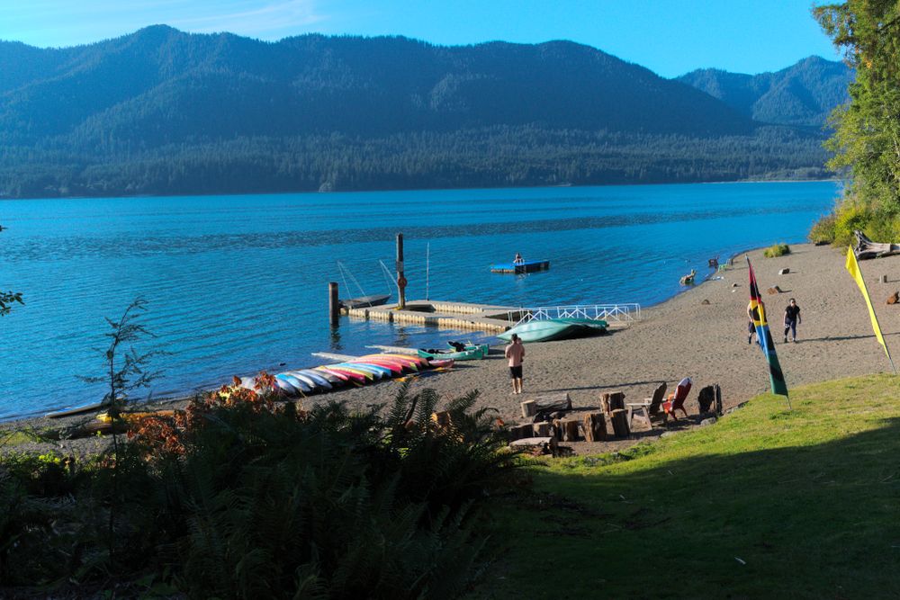 Beach in front Lake Quinault at Olympic National Forest