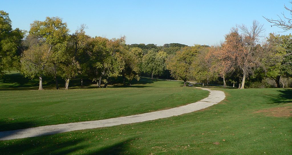 A trail at Elmwood Park