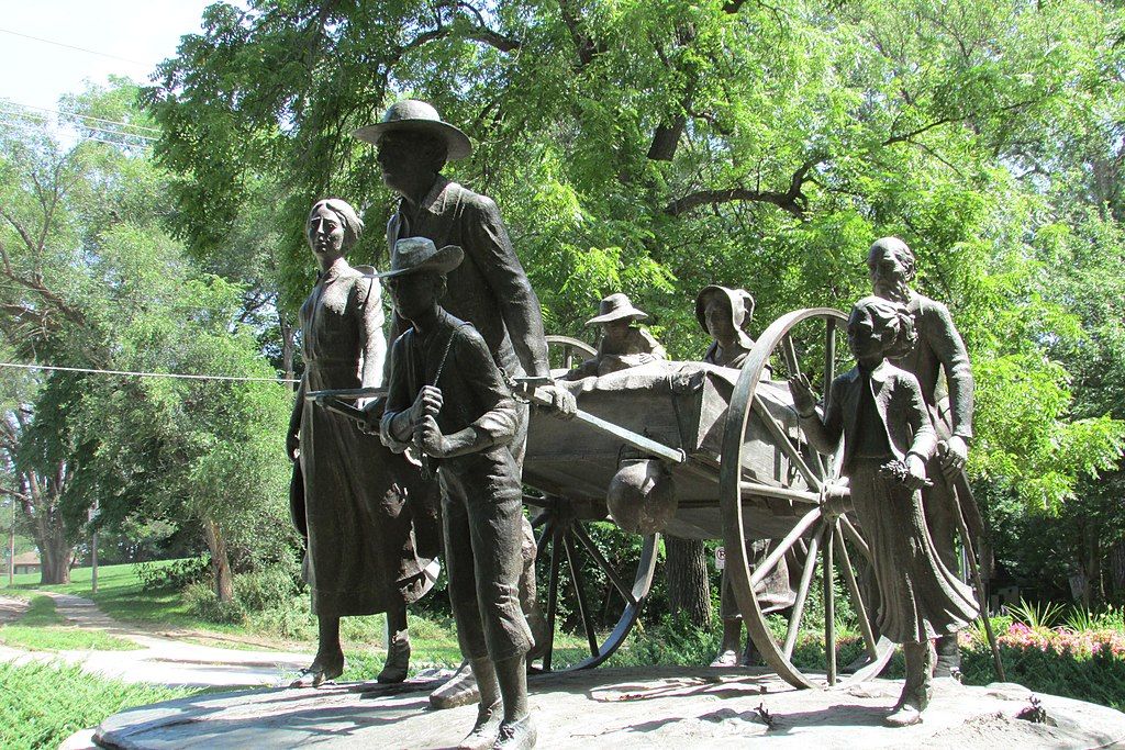 Statues at Mormon Trail Center at Winter Quarters