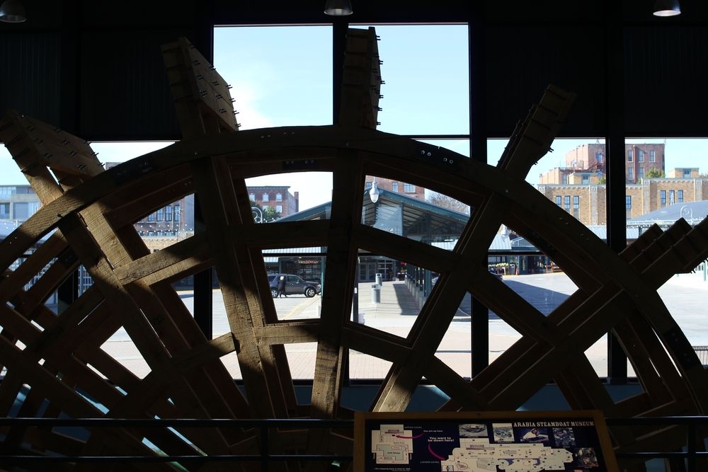 Paddle wheel displayed in Arabia Steamboat Museum