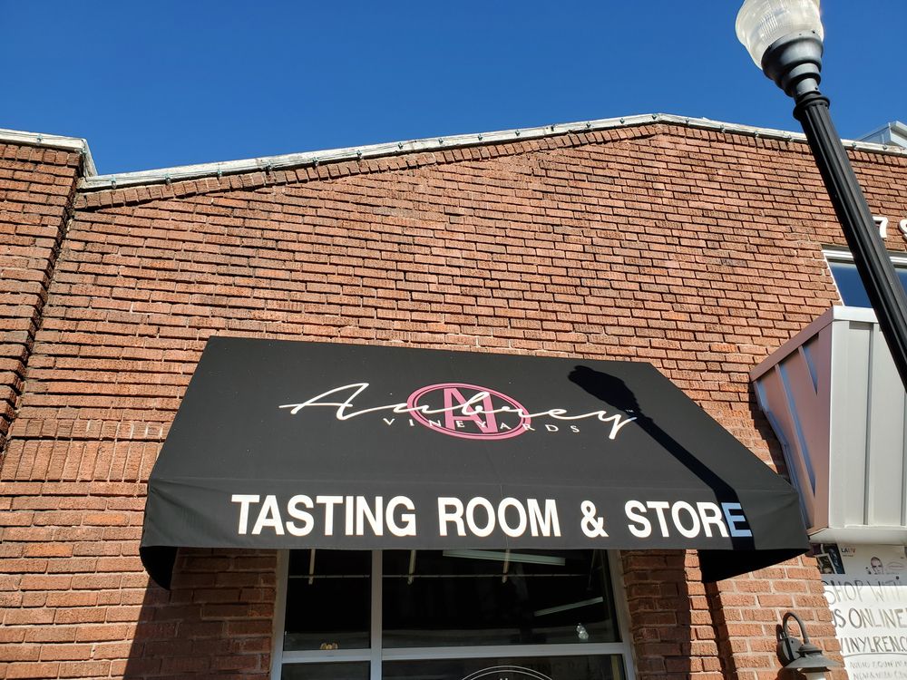 Exterior of Aubrey Vineyards tasting room