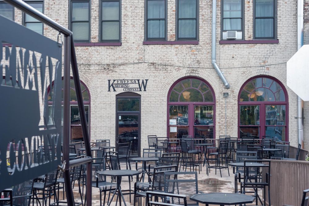 Outdoor dining tables of Keweenaw Brewing Company