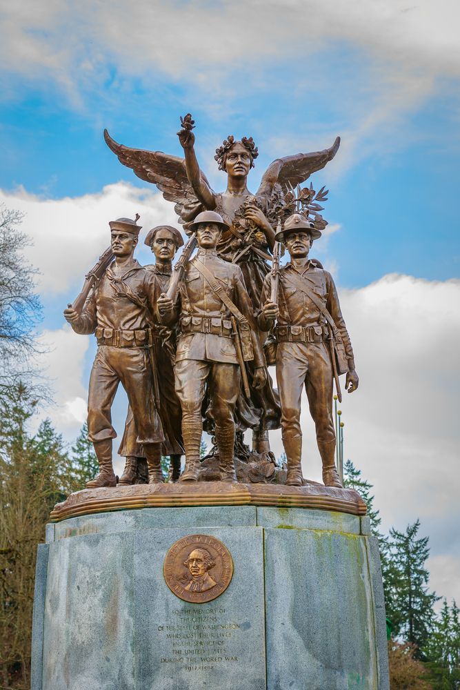 Daytime view of the Winged Victory Monument