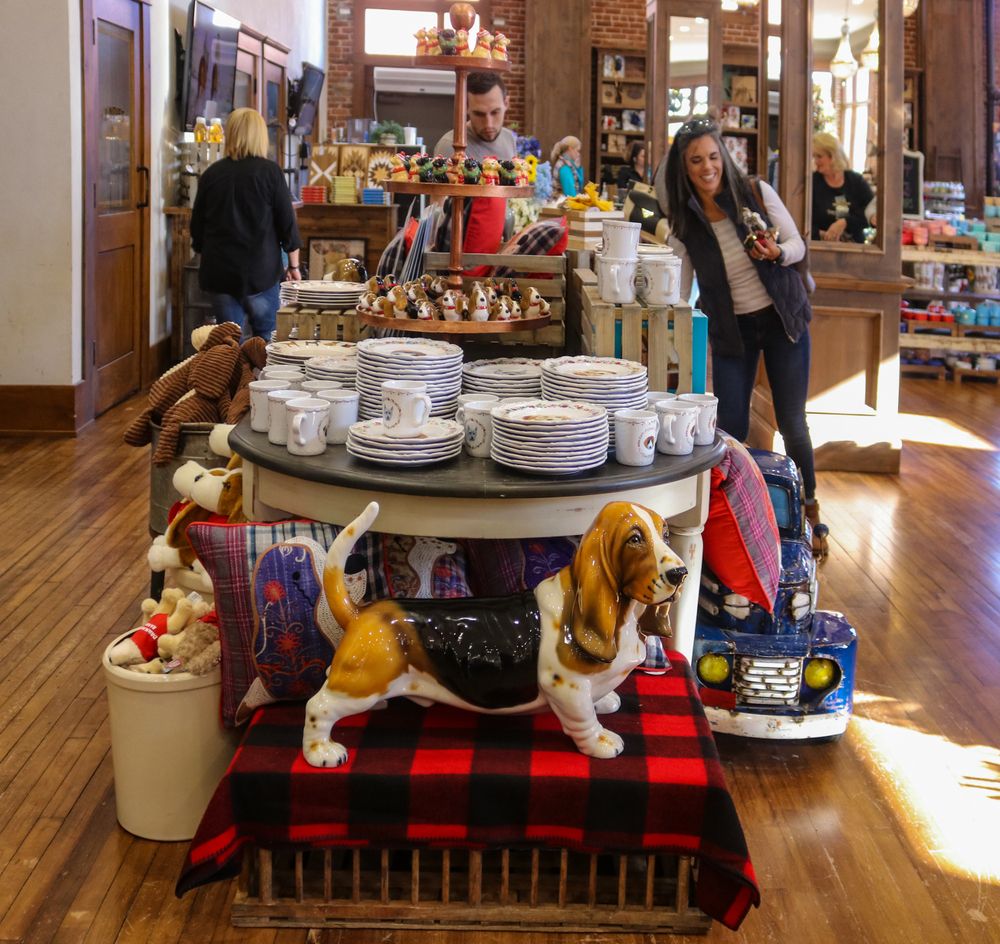 China sets in Pioneer Woman Mercantile