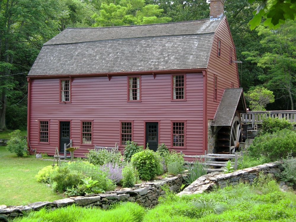 Daytime view of Gilbert Stuart Birthplace Museum