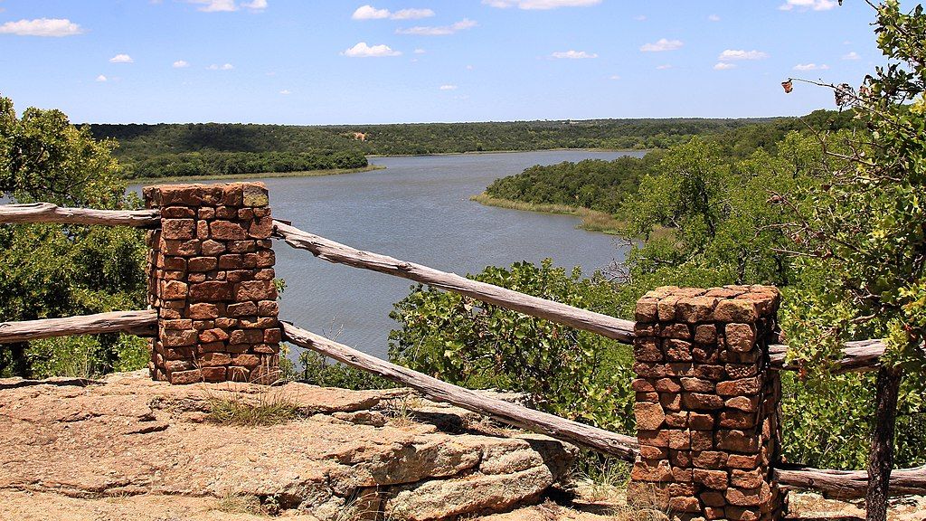 Observation deck at Lake Mineral Wells State Park and Trailway