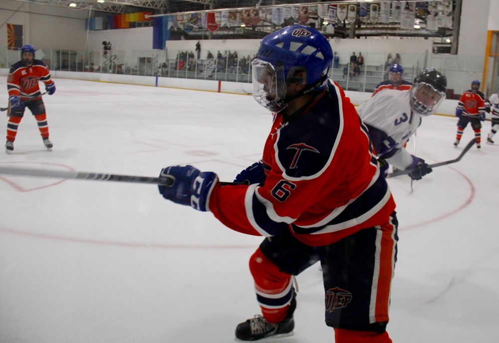 Hockey players in AZ Ice Peoria
