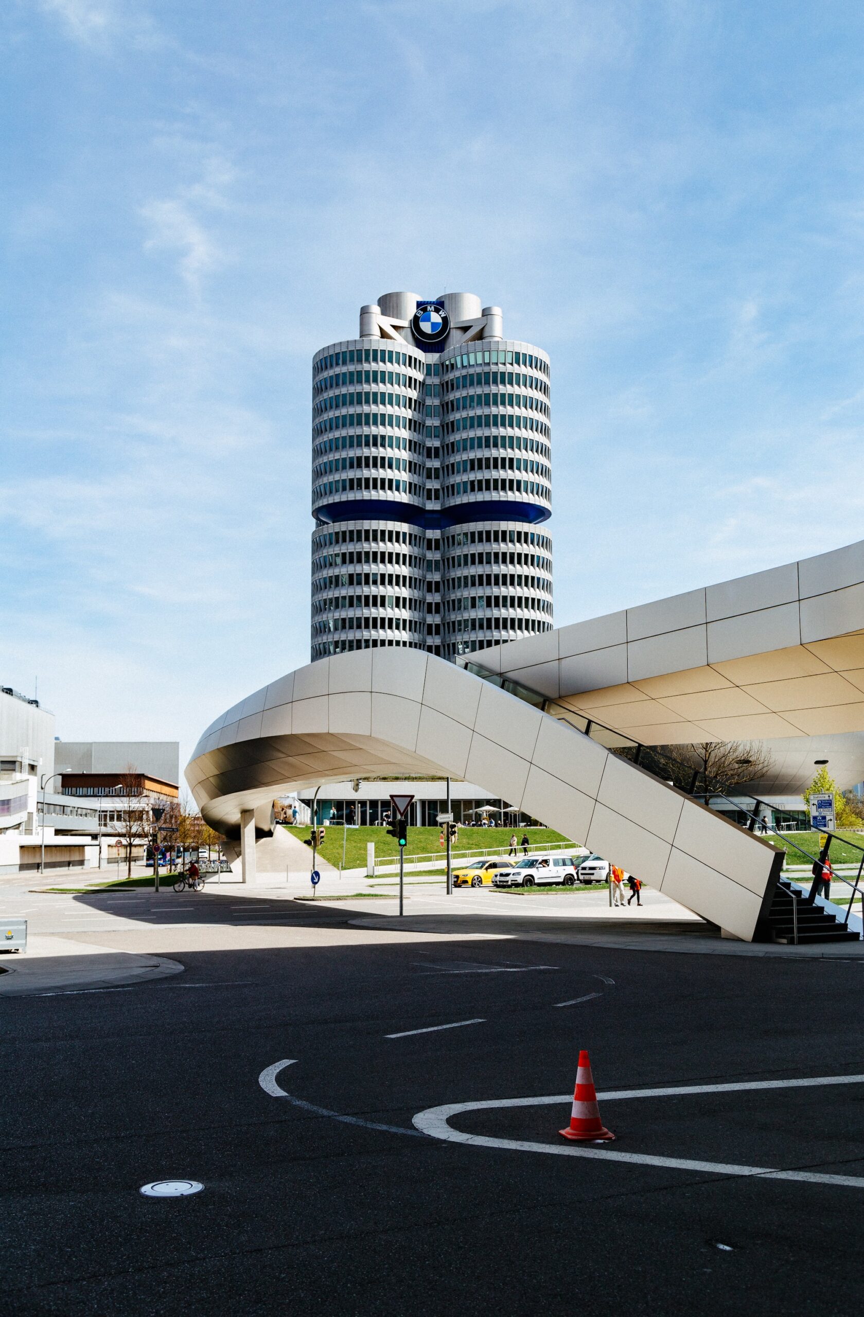 Enhance your fascination with cars at the BMW Welt in Munich