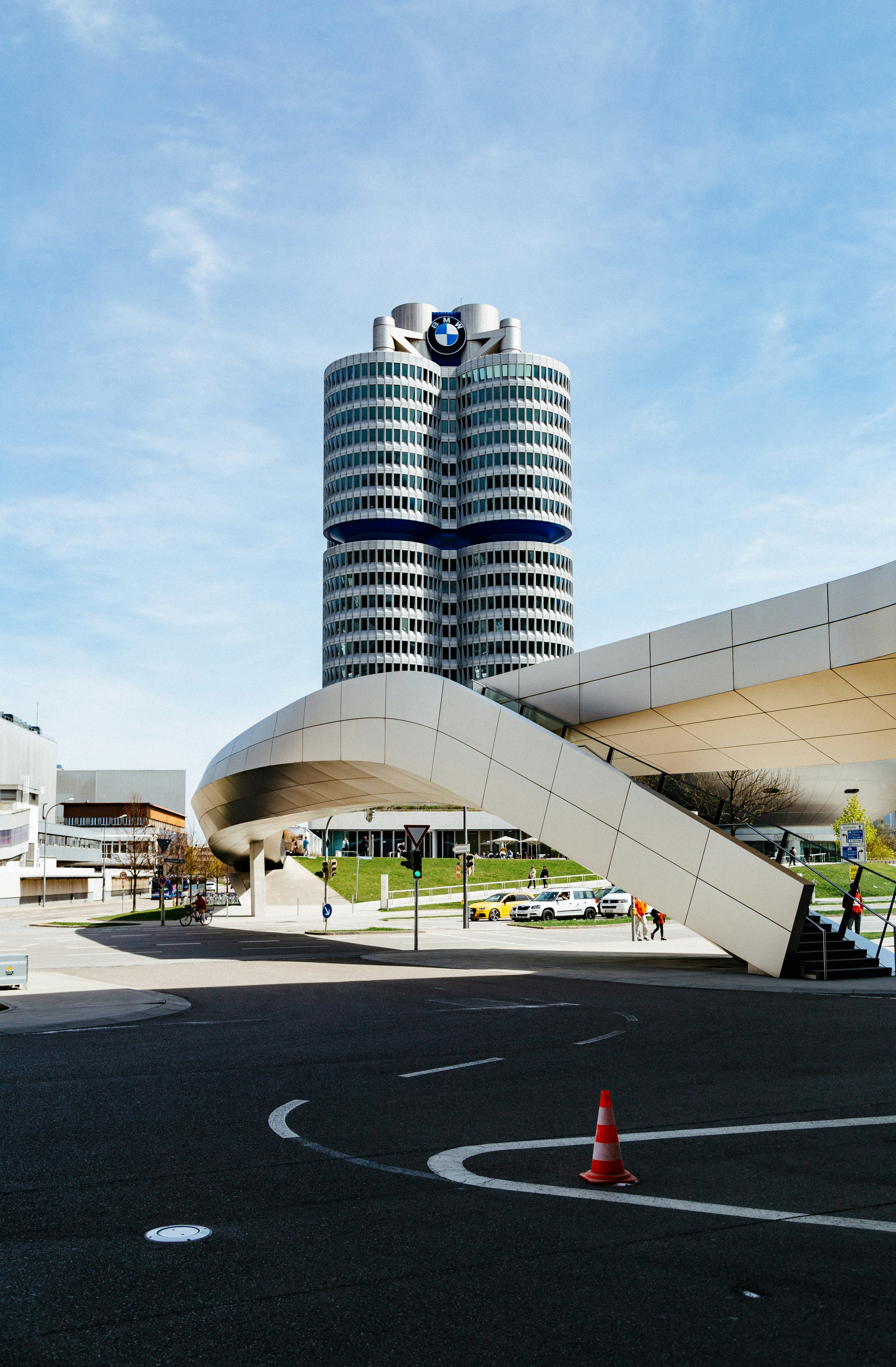 Enhance your fascination with cars at the BMW Welt in Munich