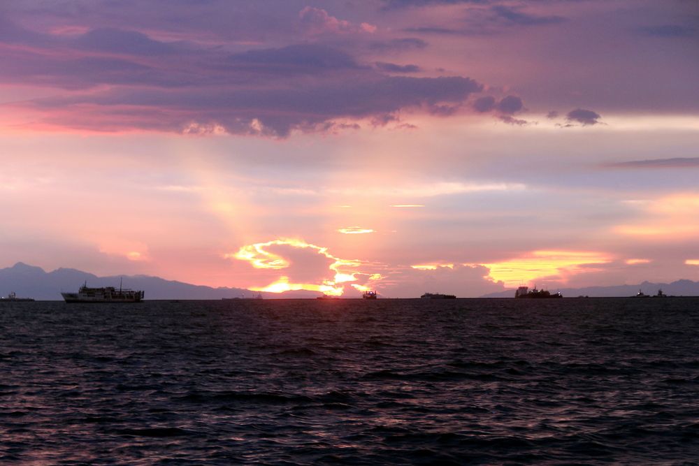 Sunset at Manila Baywalk