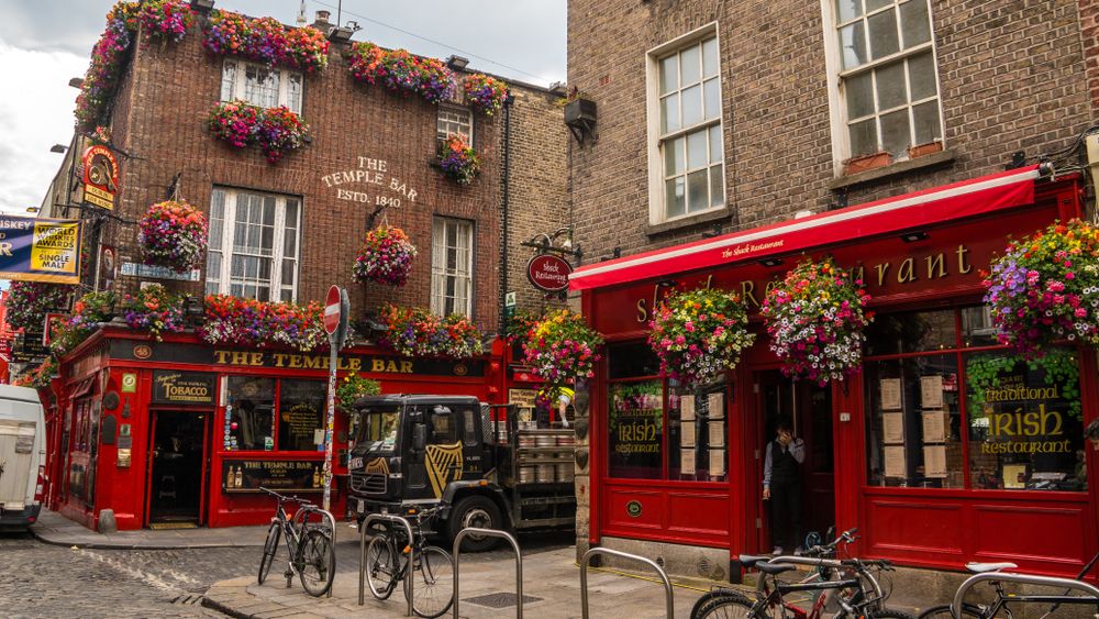Front View of Temple Bar Pub
