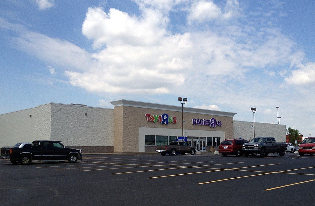 Toys R Us at Kentucky Oaks Mall