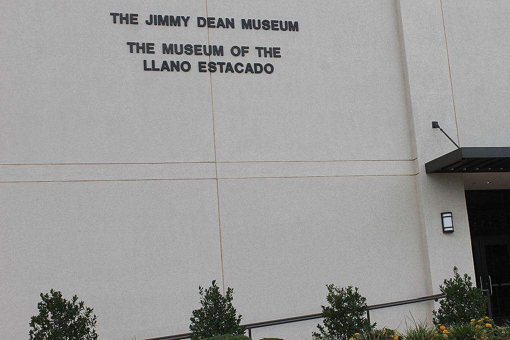 Name sign of Jimmy Dean Museum
