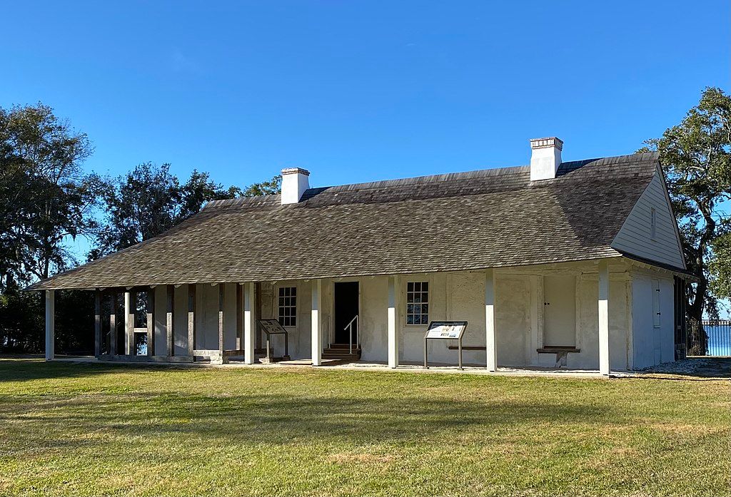 Daytime view of La Pointe - Krebs House and Museum