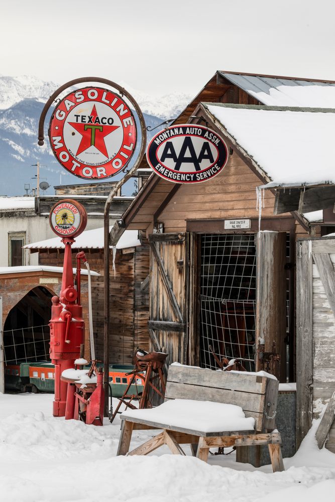 An old automobile repair shop at Miracle of America Museum
