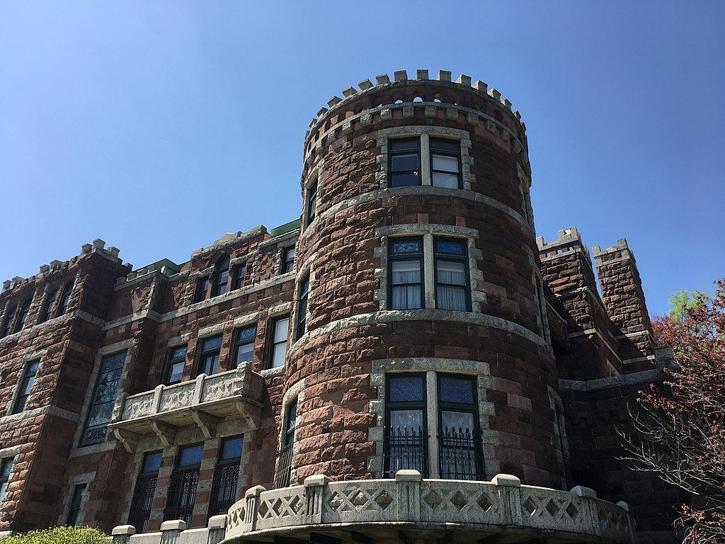 The tower of Lambert Castle