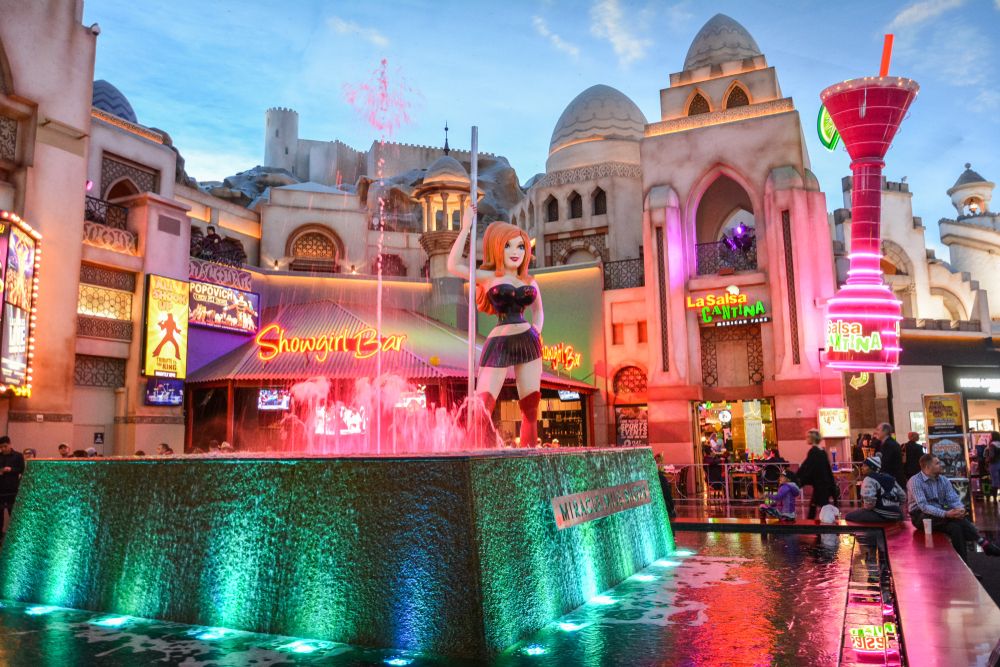 Water fountain at Miracle Mile Shops