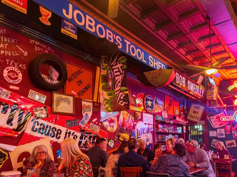 People dining in Warehouse Willy's at Downtown Poteau