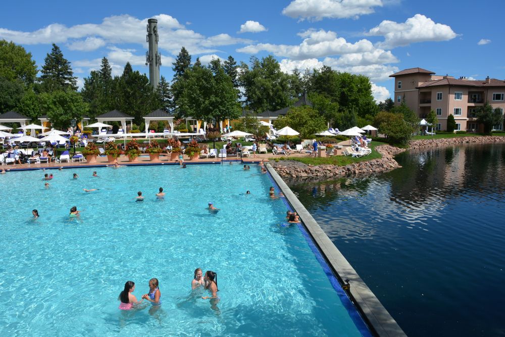 A swimming pool at Broadmoor Hotel