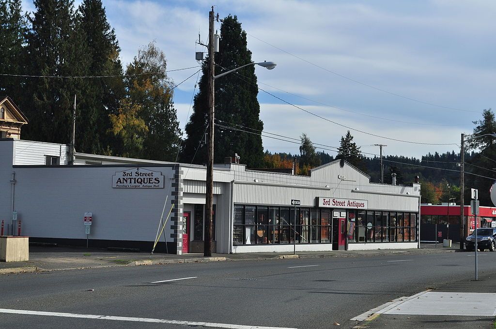Exterior of 3rd Street Antiques