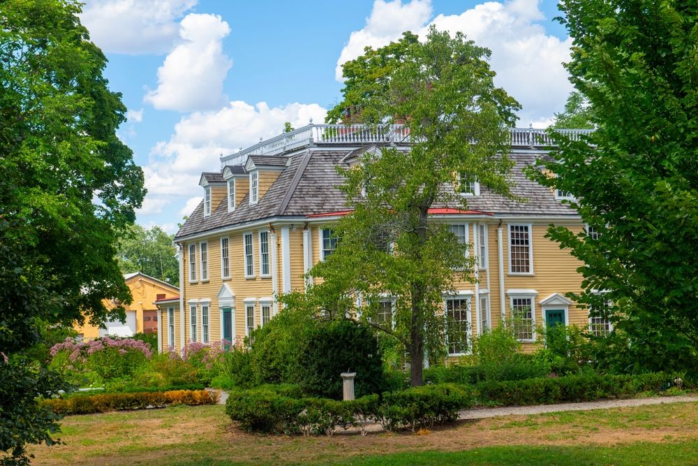 Side view of Dorothy Quincy Homestead's exterior