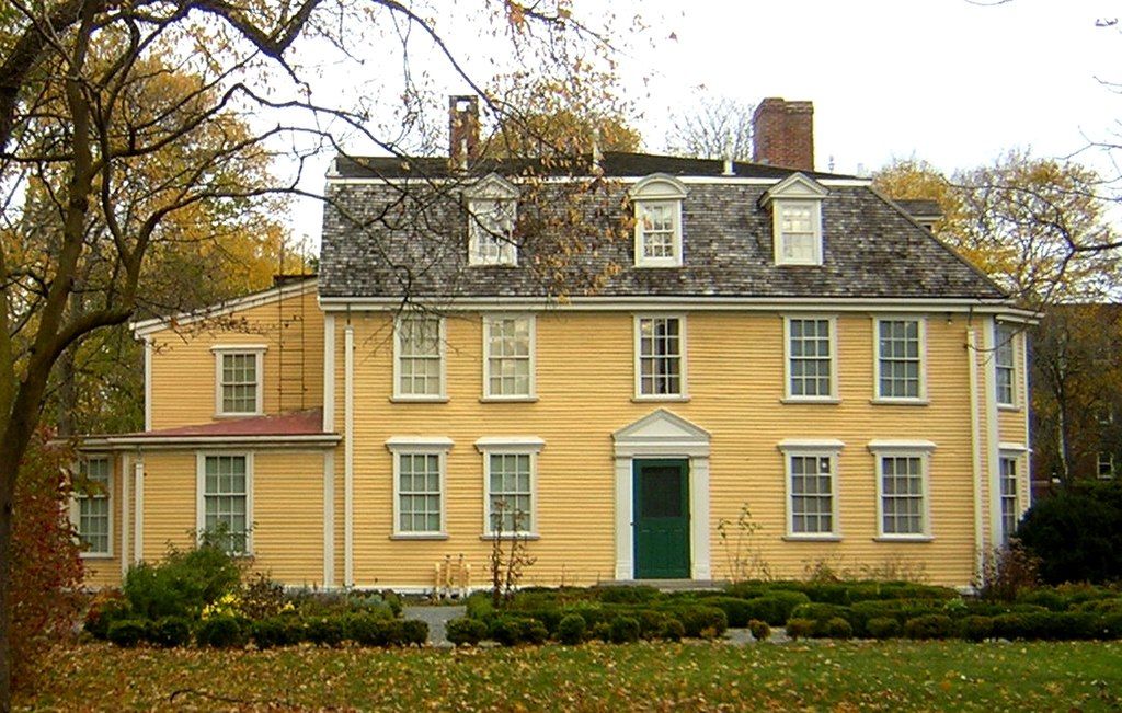 Front view of Dorothy Quincy Homestead's exterior