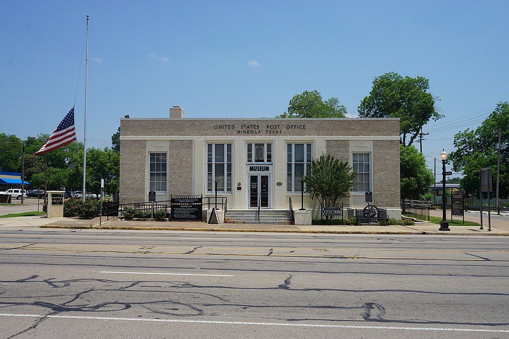 Front view of Mineola Historical Museum's exterior