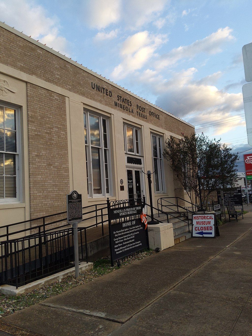 Side view of Mineola Historical Museum's exterior