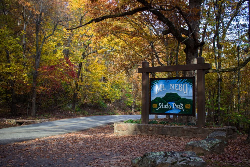 Welcome sign of Mount Nebo State Park