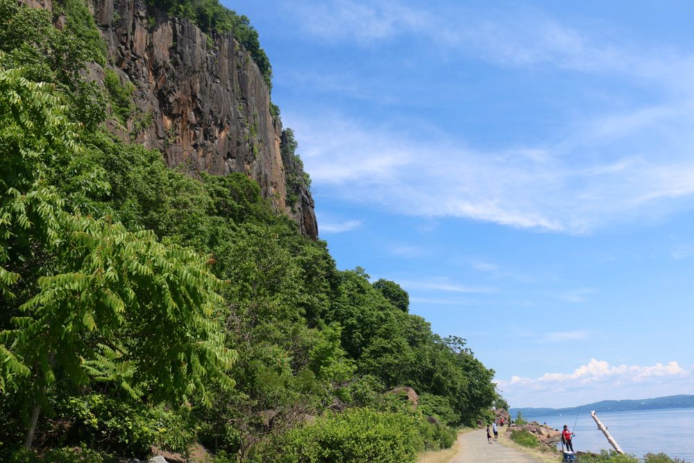 Sunny day at Nyack Beach State Park