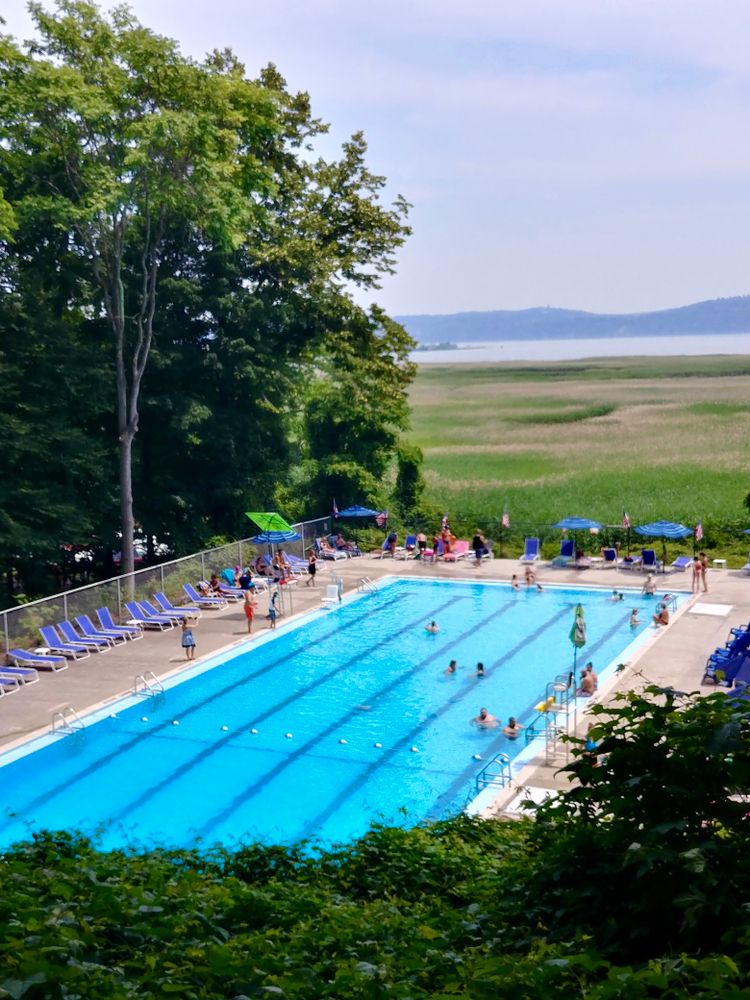 A swimming pool at Tallman Mountain State Park