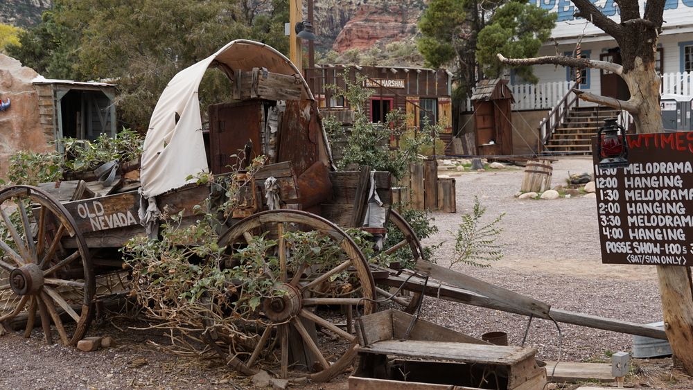 Wooden wagon in Bonnie Springs Ranch