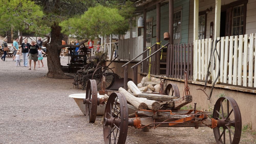 People walking around Bonnie Springs Ranch