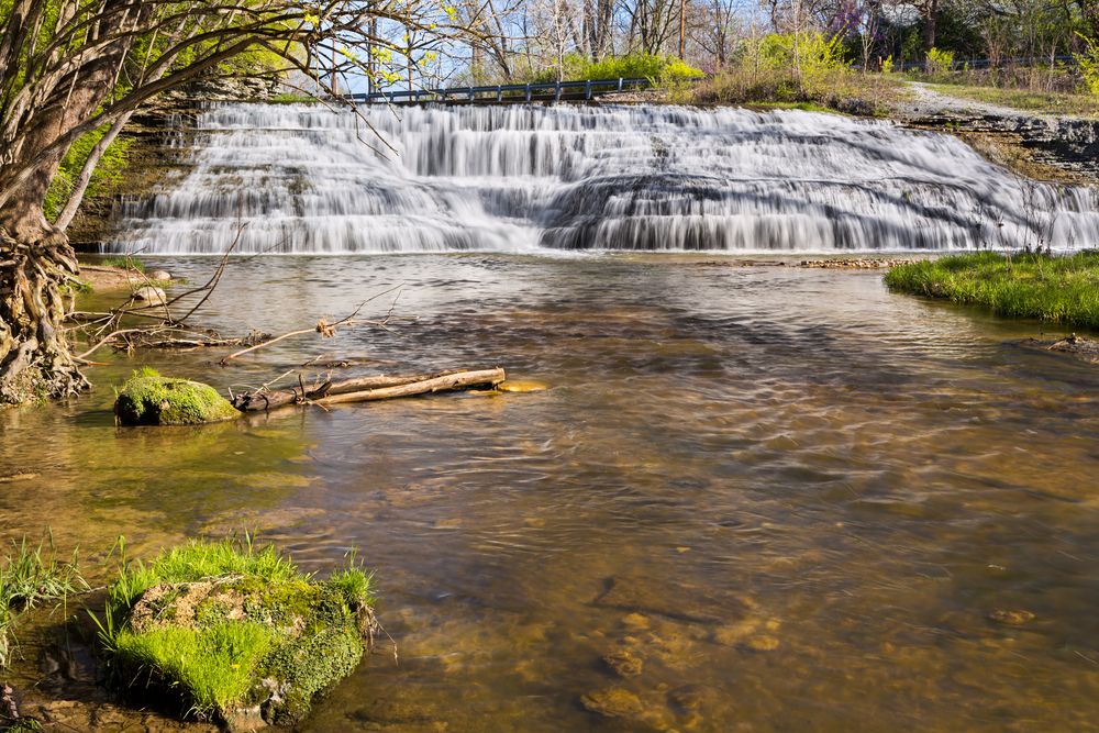 Front view of the thistlewaite falls.