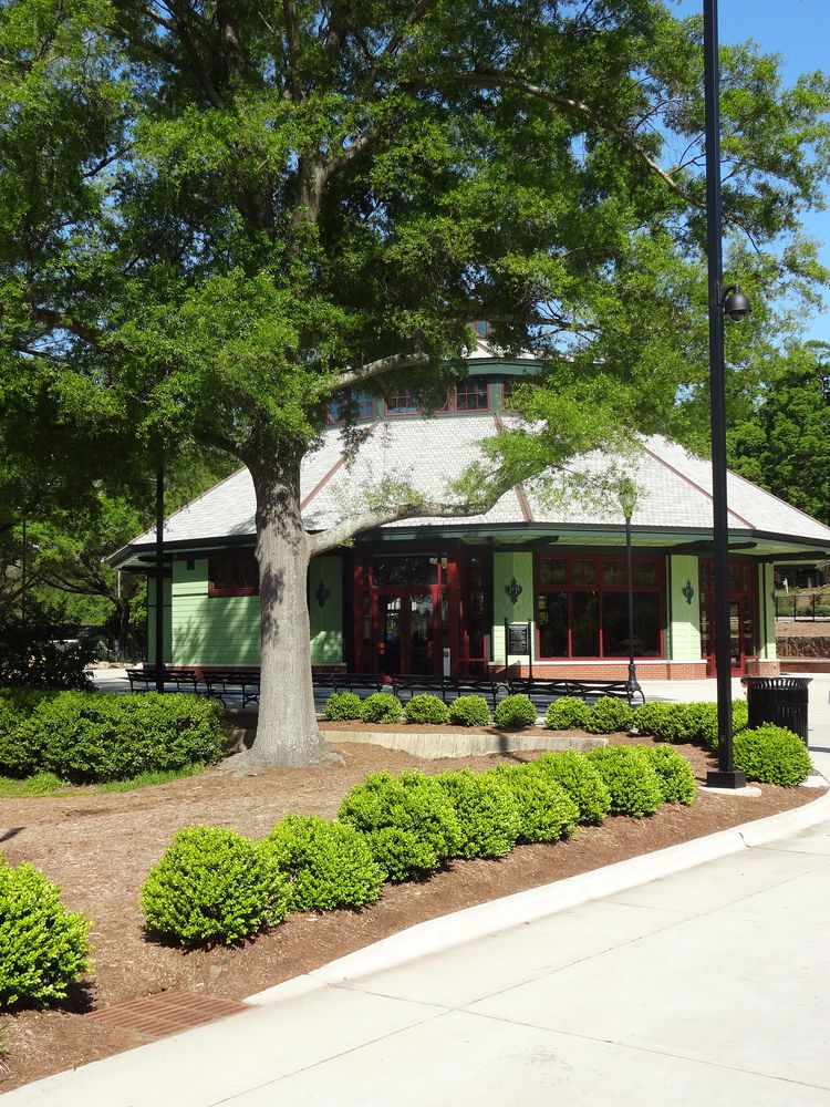 Building of Pullen Park's carousel