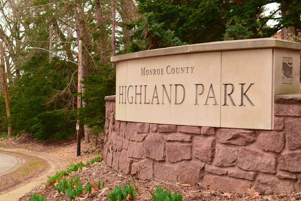 Welcome sign of Highland Park