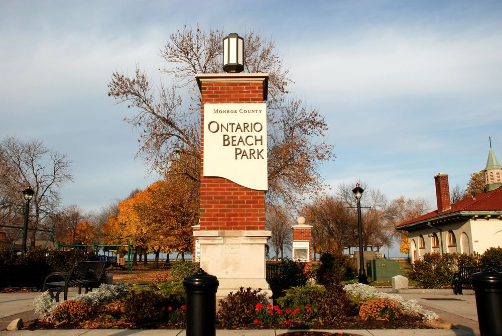 Welcome sign of Ontario Beach Park