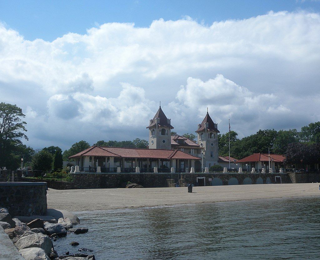 A beach house at Rye Town Park and Oakland Beach