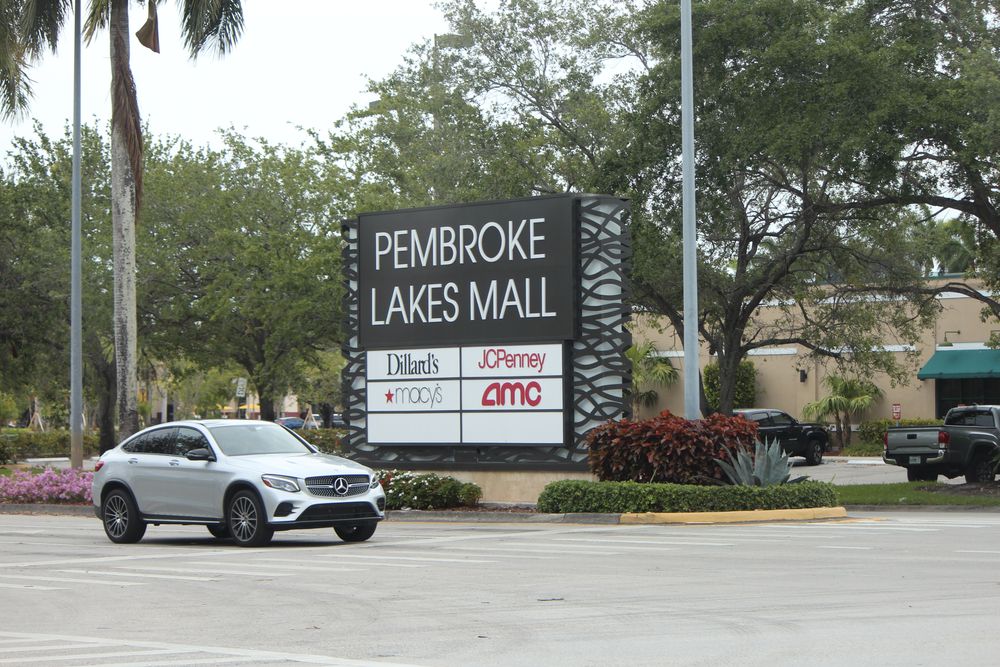 View of Pembroke Lakes Mall