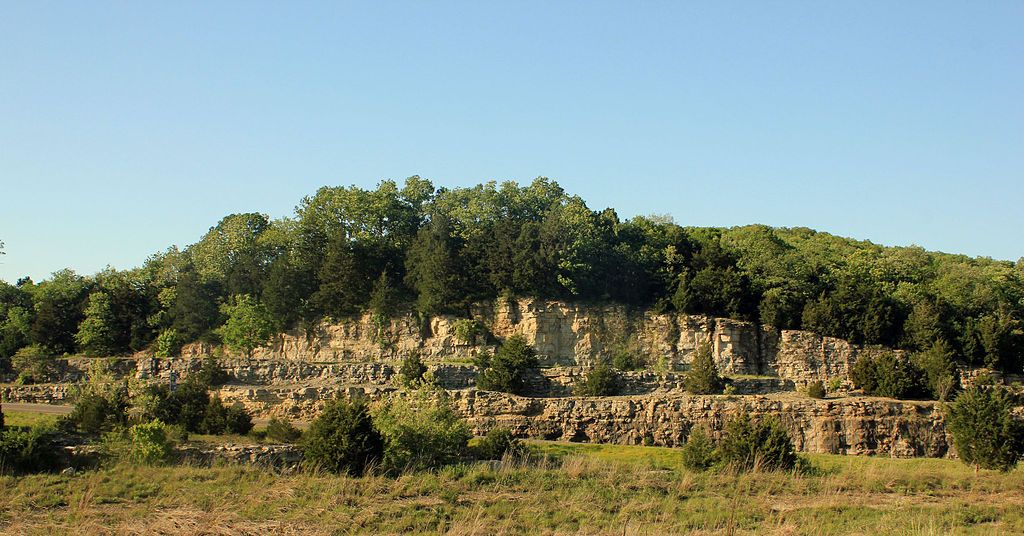 Rock hill, and green trees on abandoned Route 66.