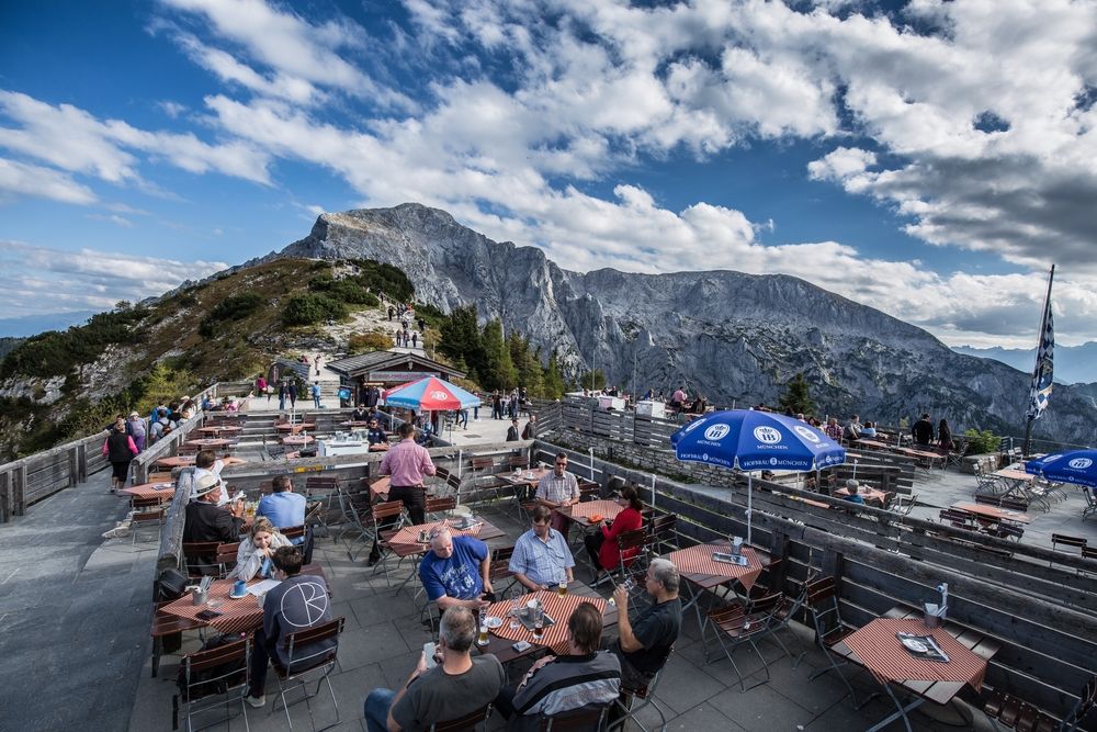 People dining at Eagle's Nest