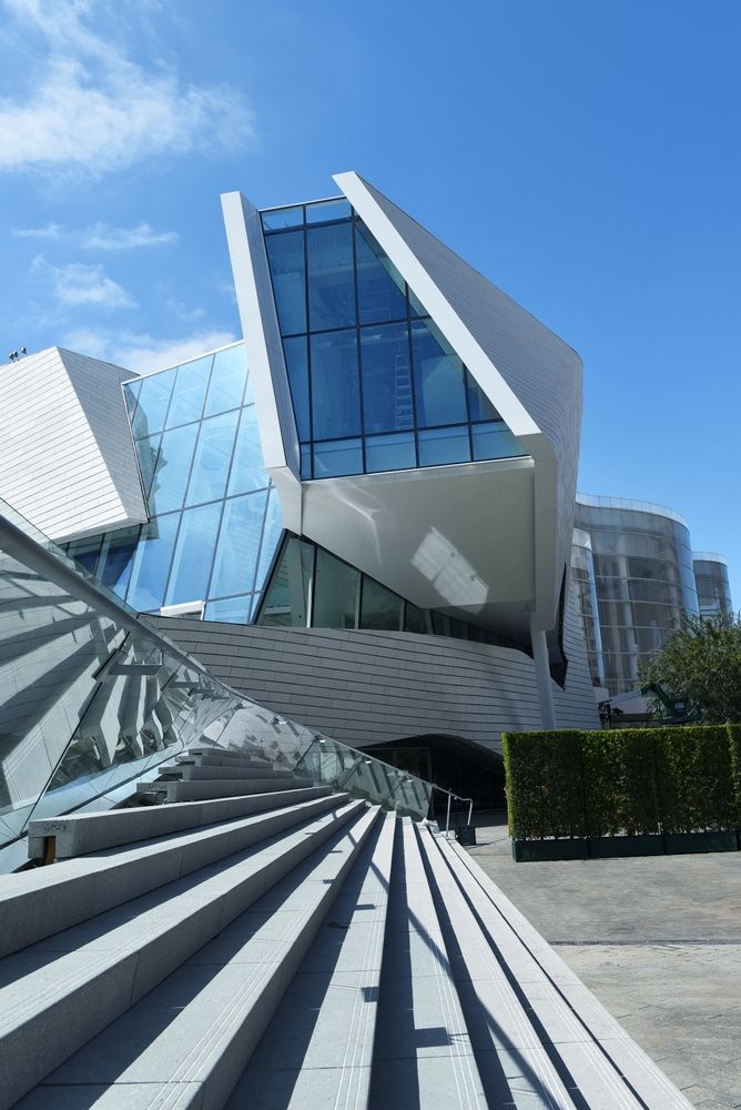 Exterior of the Orange County Museum of Art