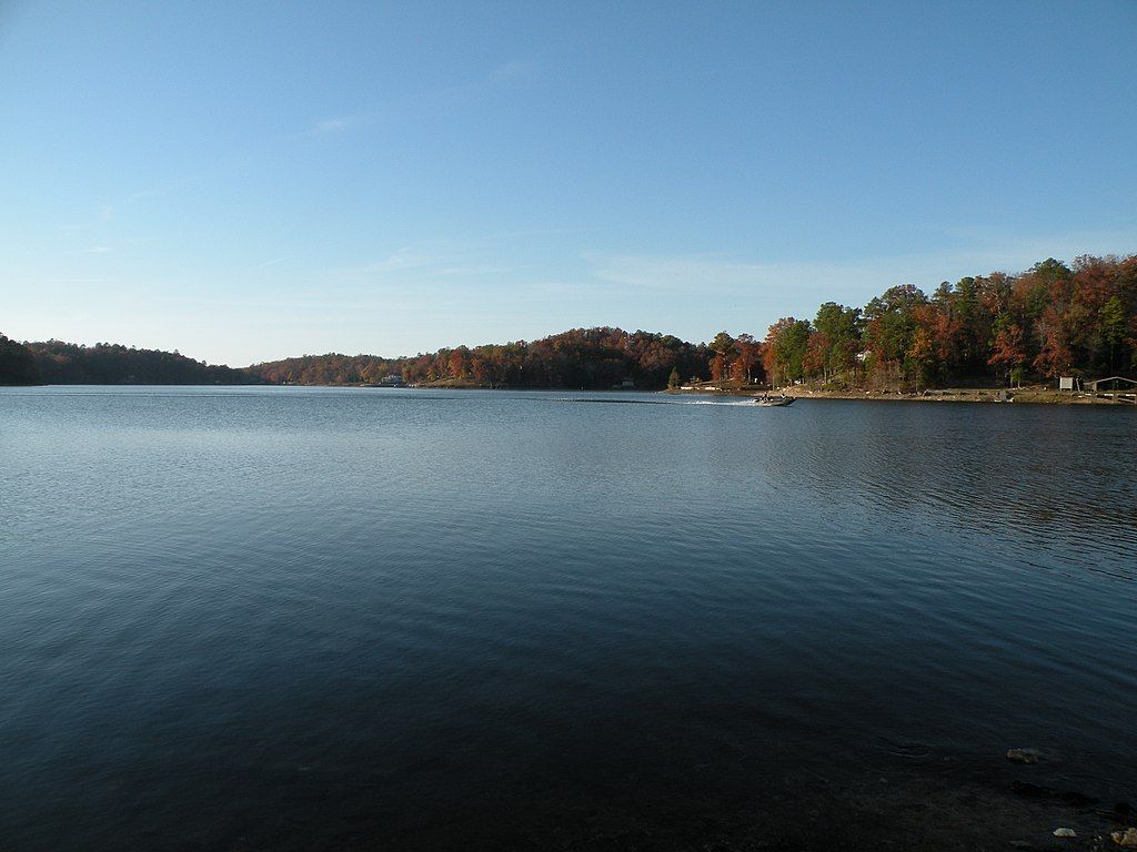 The waters of Lake Norell