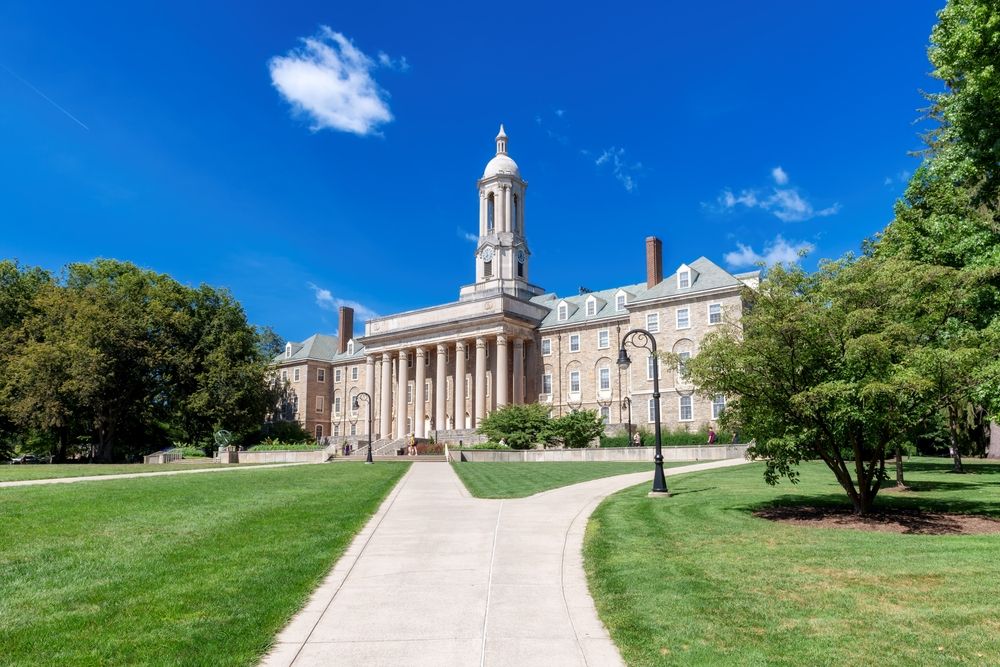 Trail leading to the Old Main