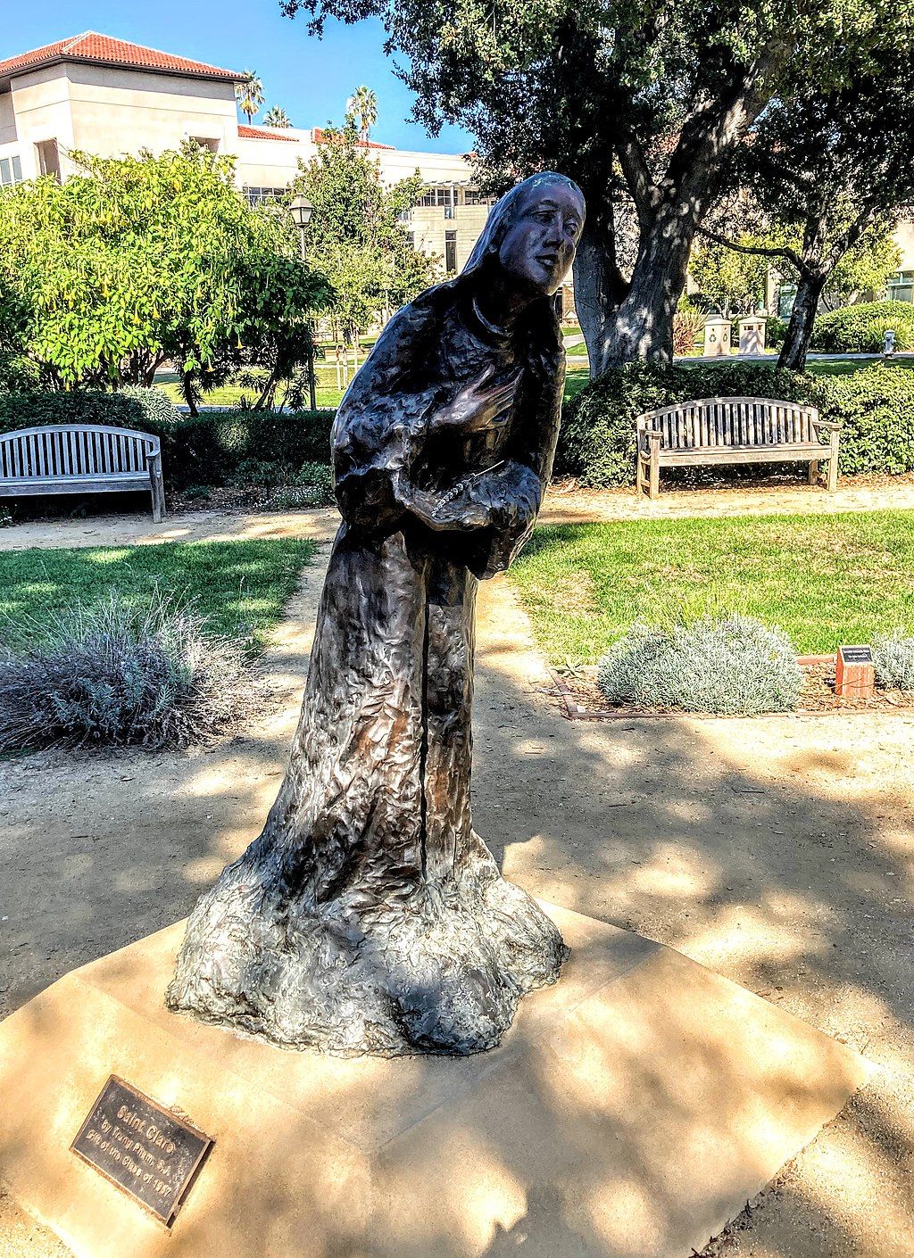 Daytime view of the Statue of Saint Clare of Assisi